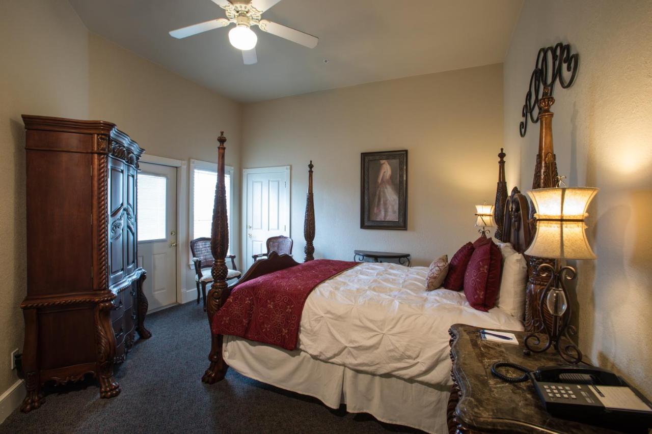 Hotel Gruene River & Retreat