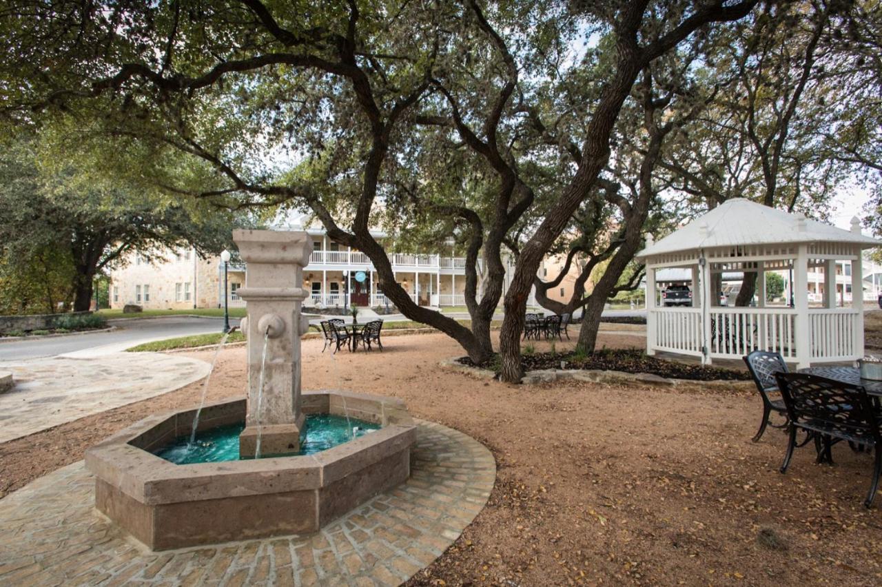 Gruene River & Retreat Hotel 4*