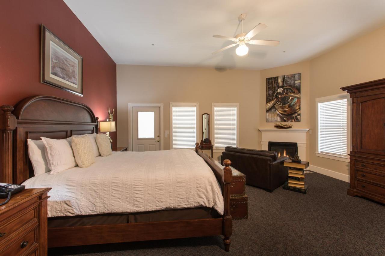 Gruene River & Retreat Hotel