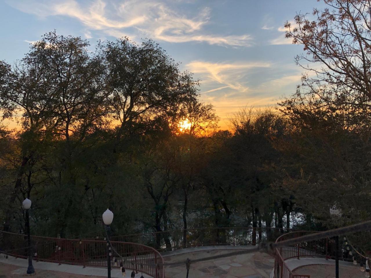 Gruene River & Retreat Hotel 4*